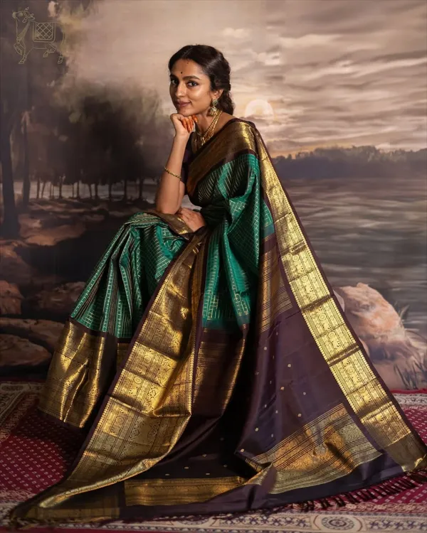 Soft_Lichi_Silk_Saree_with_Unstiched_Blouse_Piece