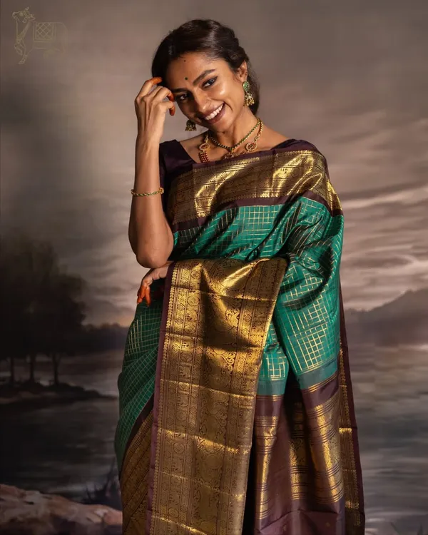 Soft_Lichi_Silk_Saree_with_Unstiched_Blouse_Piece