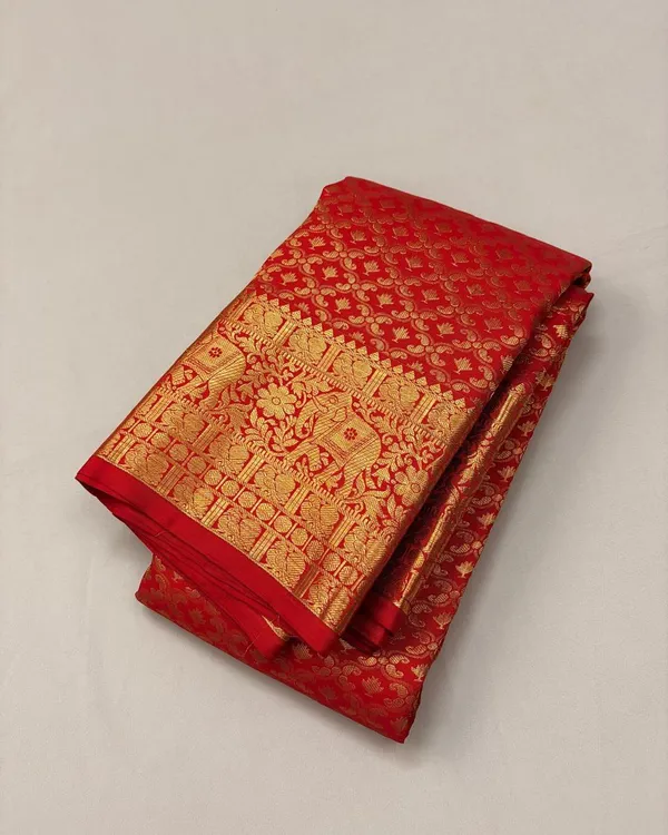 Soft_Lichi_Silk_Saree_with_Unstiched_Blouse_Piece