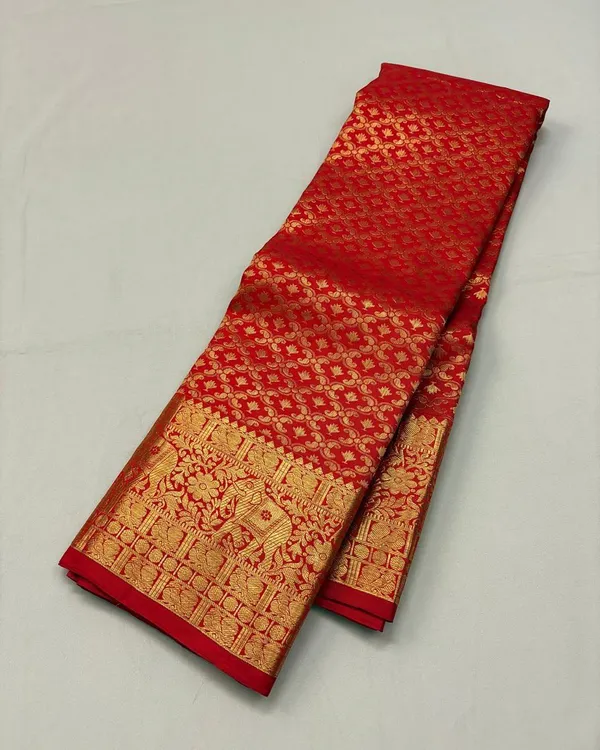 Soft_Lichi_Silk_Saree_with_Unstiched_Blouse_Piece