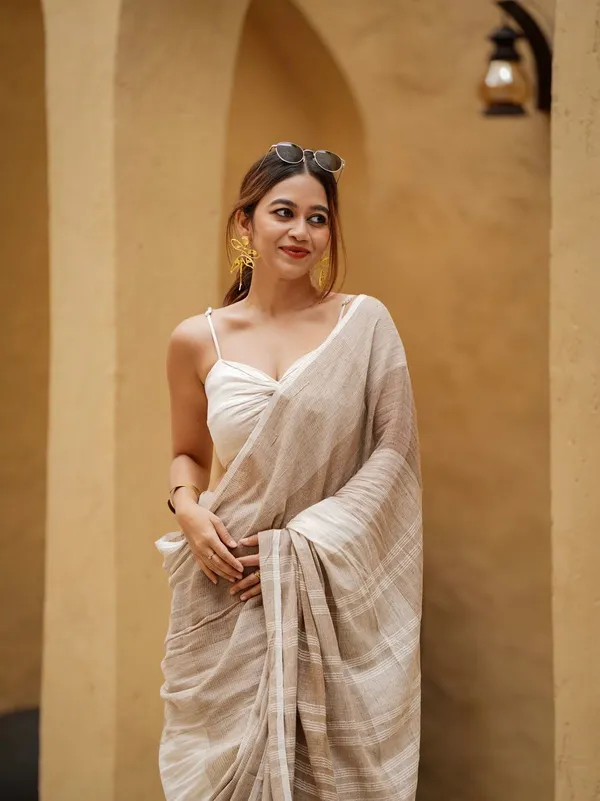 Linen__Saree_(With_Unstitched_Blouse)
