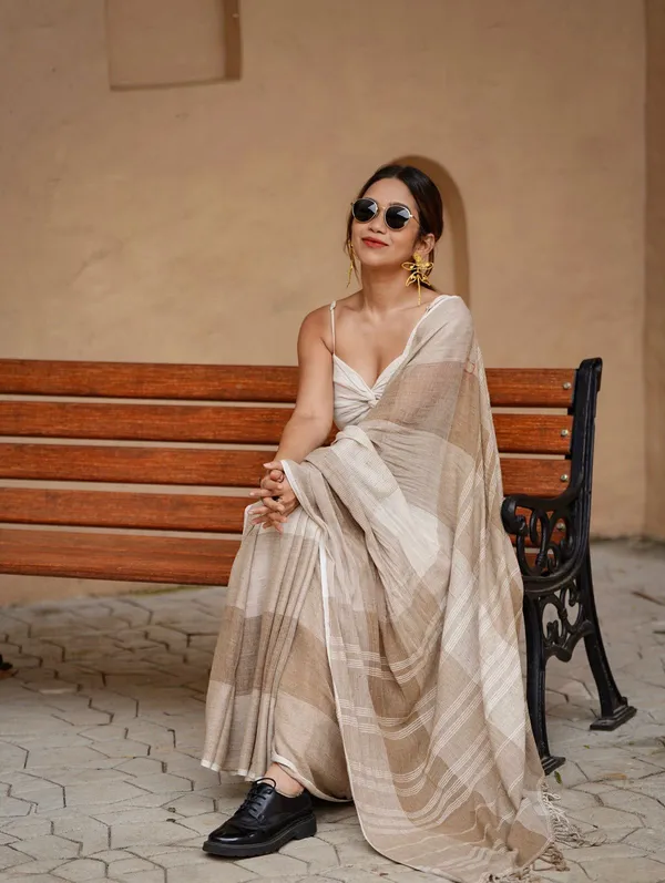 Linen__Saree_(With_Unstitched_Blouse)
