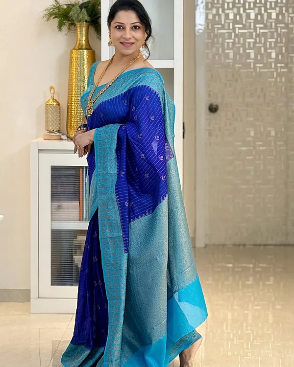 Soft_Banarasi_Lichi_Silk_Saree_with_Unstiched_Blouse_Piece