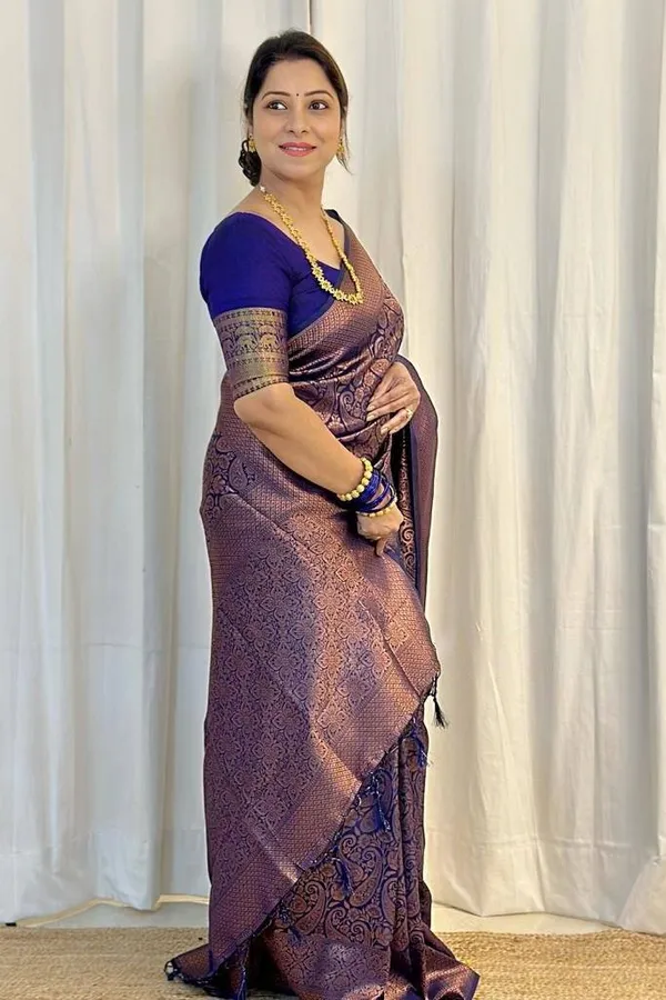 Soft_Lichi_Silk_Saree_with_Unstiched_Blouse_Piece