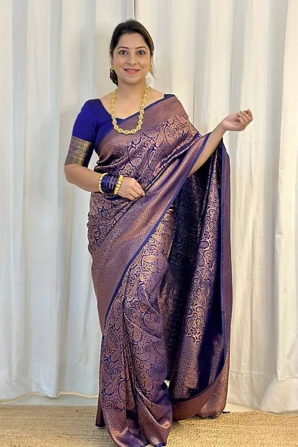 Soft_Lichi_Silk_Saree_with_Unstiched_Blouse_Piece