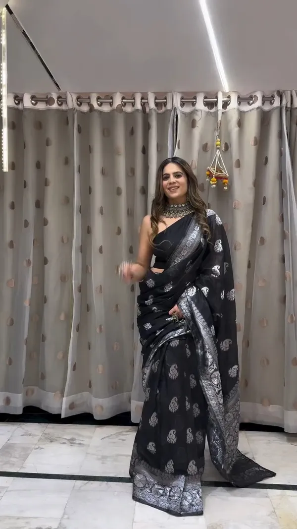 Soft_Lichi_Silk_Saree_with_Unstiched_Blouse_Piece