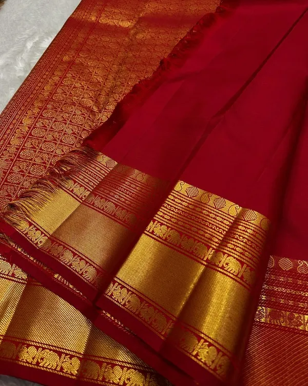 Soft_Banarasi_Lichi_Silk_Saree_with_Unstiched_Blouse_Piece