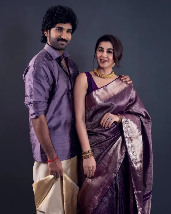 Soft_Banarasi_Lichi_Silk_Saree_with_Unstiched_Blouse_Piece