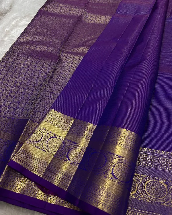 Soft_Lichi_Silk_Saree_with_Unstiched_Blouse_Piece