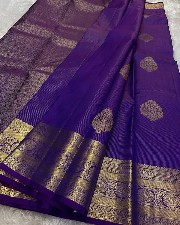 Soft_Lichi_Silk_Saree_with_Unstiched_Blouse_Piece