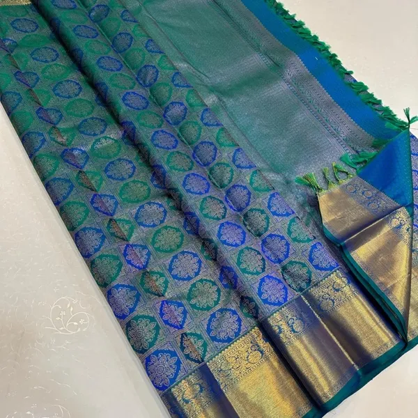 Soft_Lichi_Silk_Saree_with_Unstiched_Blouse_Piece