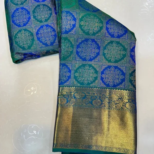 Soft_Lichi_Silk_Saree_with_Unstiched_Blouse_Piece