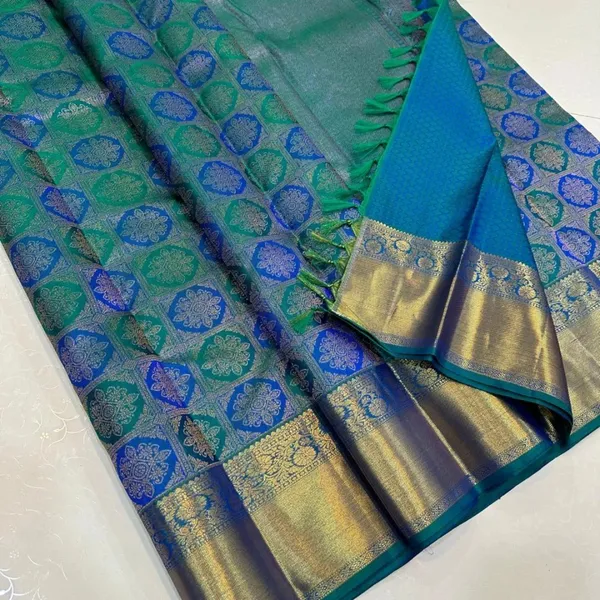 Soft_Lichi_Silk_Saree_with_Unstiched_Blouse_Piece