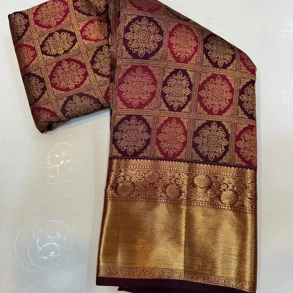 Soft_Lichi_Silk_Saree_with_Unstiched_Blouse_Piece