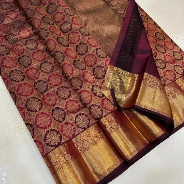 Soft_Lichi_Silk_Saree_with_Unstiched_Blouse_Piece