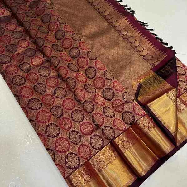 Soft_Lichi_Silk_Saree_with_Unstiched_Blouse_Piece