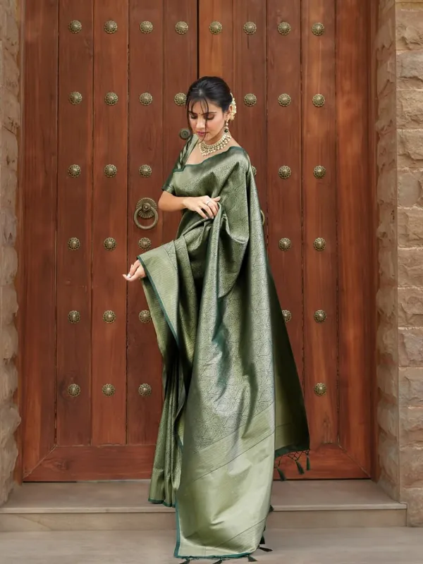 Soft_Lichi_Silk_Saree_with_Unstiched_Blouse_Piece