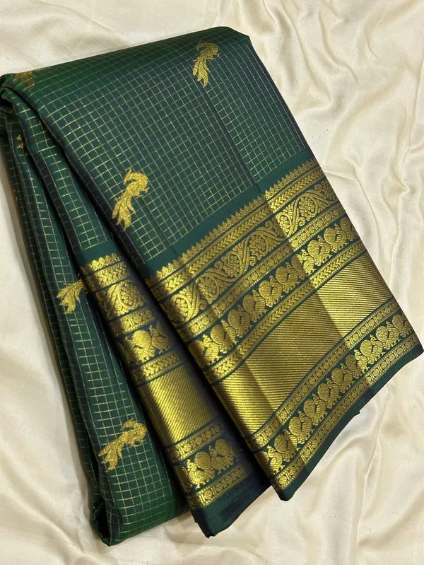 Soft_Lichi_Silk_Saree_with_Unstiched_Blouse_Piece