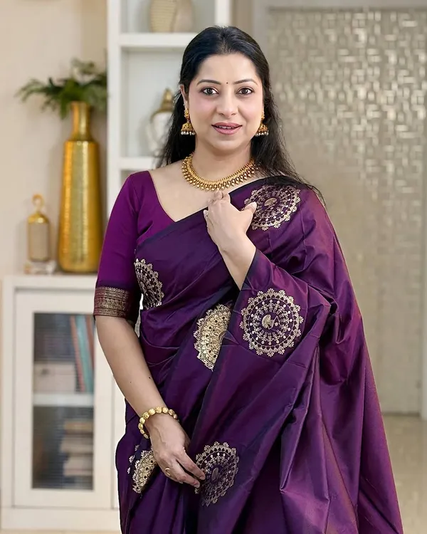 Soft_Lichi_Silk_Saree_with_Unstiched_Blouse_Piece
