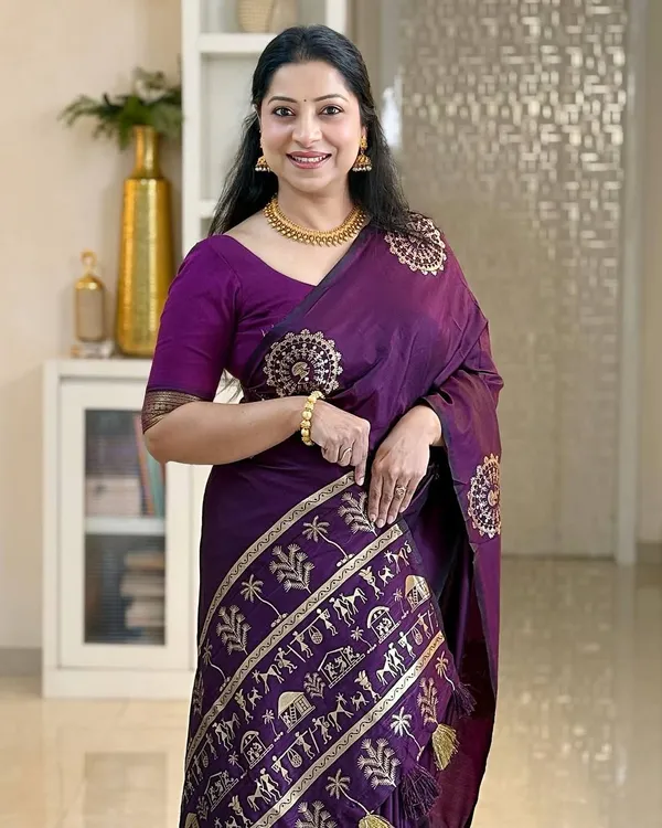 Soft_Lichi_Silk_Saree_with_Unstiched_Blouse_Piece