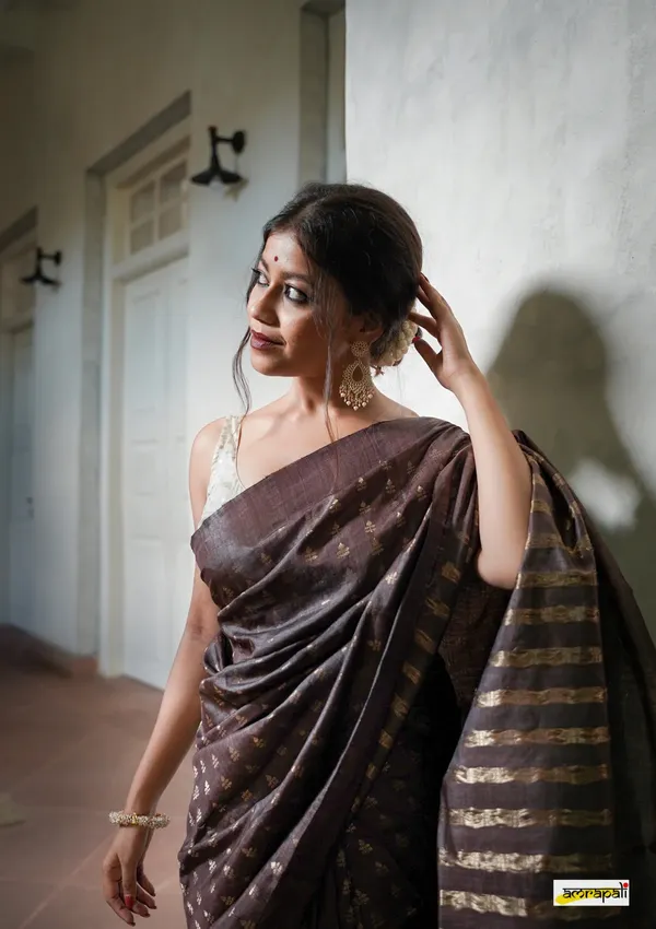 Soft_Banarasi_Lichi_Silk_Saree_with_Unstiched_Blouse_Piece