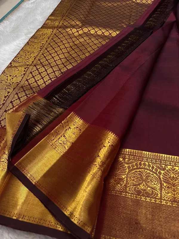 Soft_Lichi_Silk_Saree_with_Unstiched_Blouse_Piece