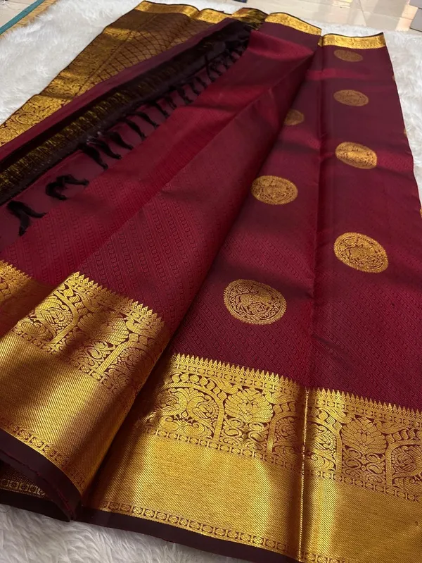 Soft_Lichi_Silk_Saree_with_Unstiched_Blouse_Piece