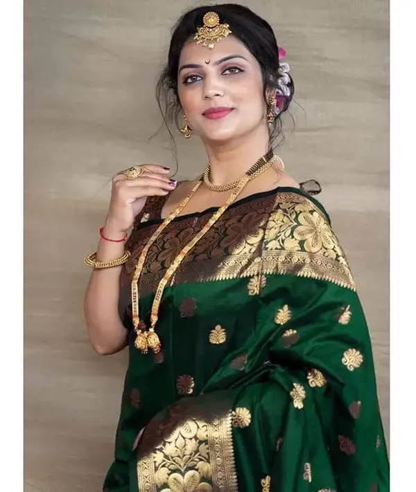 Soft_Banarasi_Lichi_Silk_Saree_with_Unstiched_Blouse_Piece