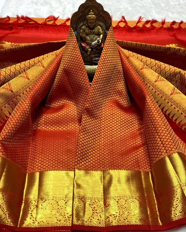 Soft_Banarasi_Lichi_Silk_Saree_with_Unstiched_Blouse_Piece