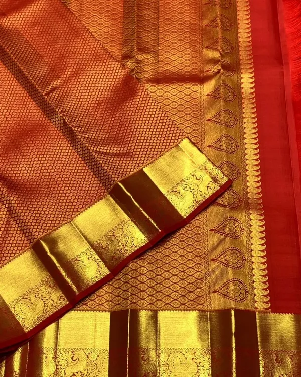 Soft_Banarasi_Lichi_Silk_Saree_with_Unstiched_Blouse_Piece
