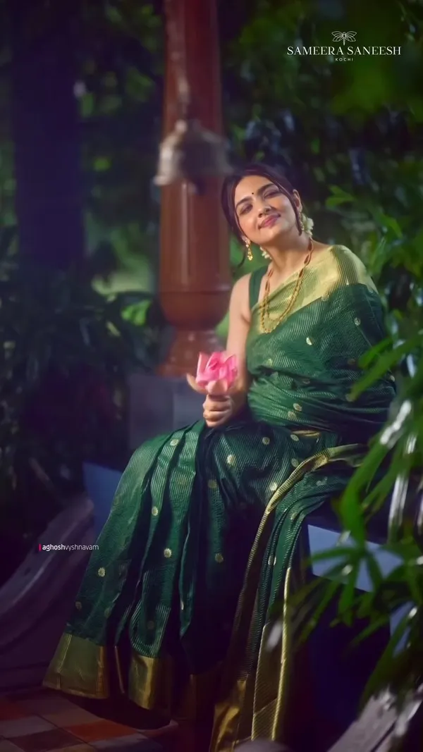 Soft_Lichi_Silk_Saree_with_Unstiched_Blouse_Piece