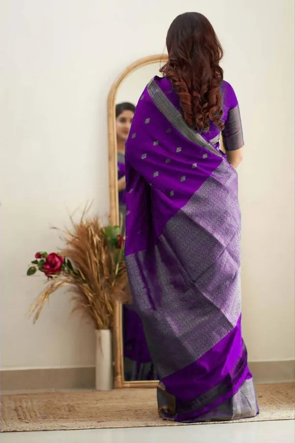 Banarasi_Semi-Silk_Saree_with_Unstiched_Blouse_Piece