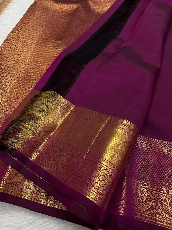 Soft_Lichi_Silk_Saree_with_Unstiched_Blouse_Piece