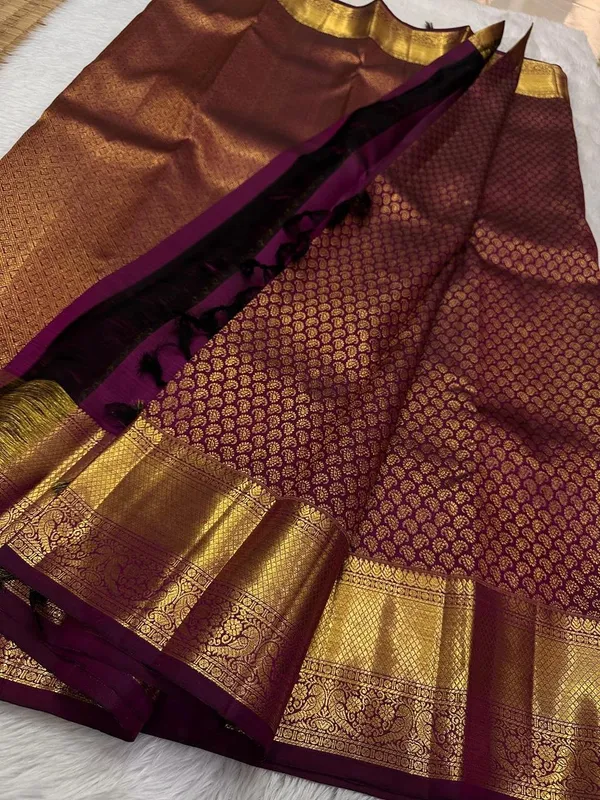 Soft_Lichi_Silk_Saree_with_Unstiched_Blouse_Piece