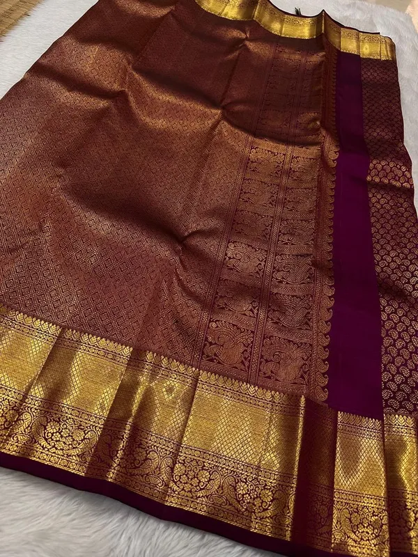 Soft_Lichi_Silk_Saree_with_Unstiched_Blouse_Piece