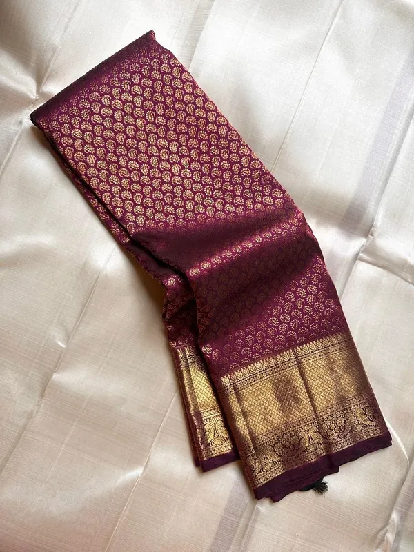 Soft_Lichi_Silk_Saree_with_Unstiched_Blouse_Piece