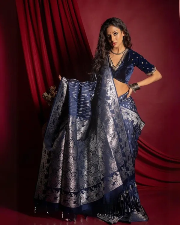 Soft_Banarasi_Lichi_Silk_Saree_with_Unstiched_Blouse_Piece