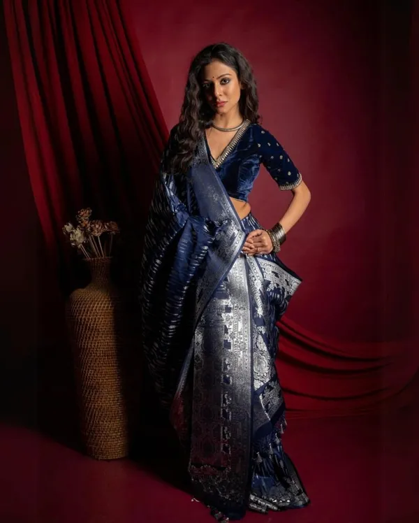 Soft_Banarasi_Lichi_Silk_Saree_with_Unstiched_Blouse_Piece