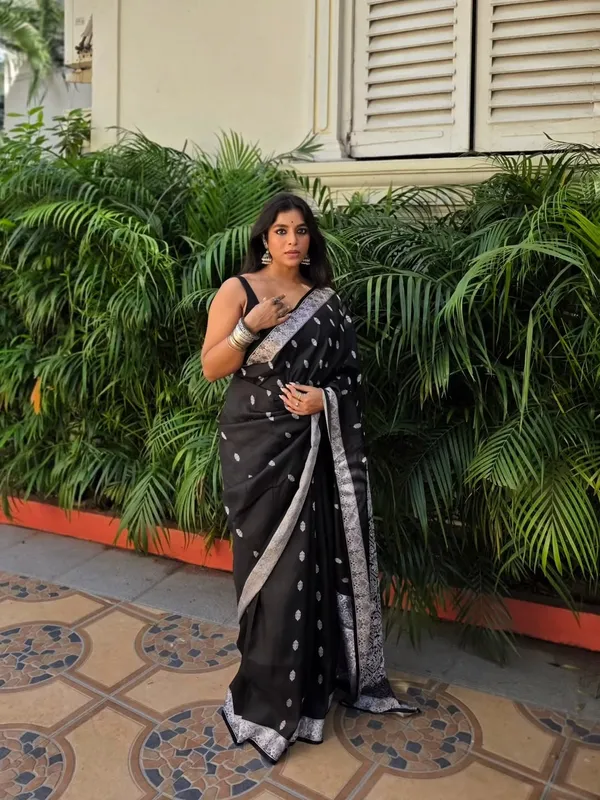 Soft_Lichi_Silk_Saree_with_Unstiched_Blouse_Piece