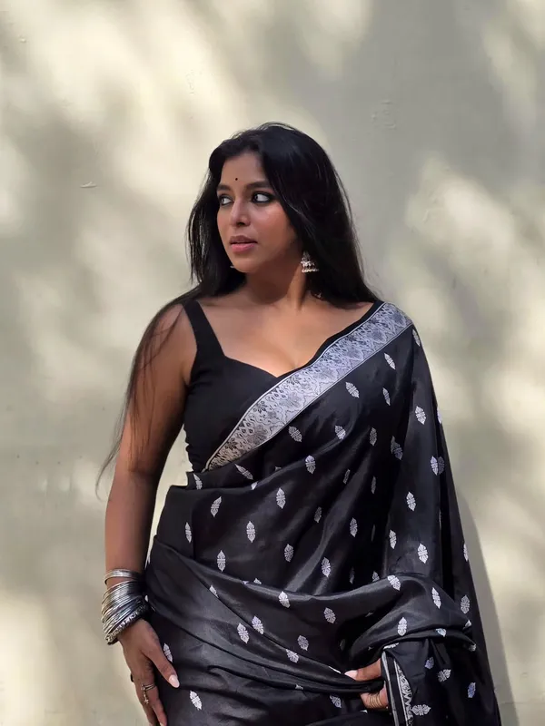 Soft_Lichi_Silk_Saree_with_Unstiched_Blouse_Piece