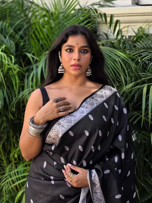 Soft_Lichi_Silk_Saree_with_Unstiched_Blouse_Piece