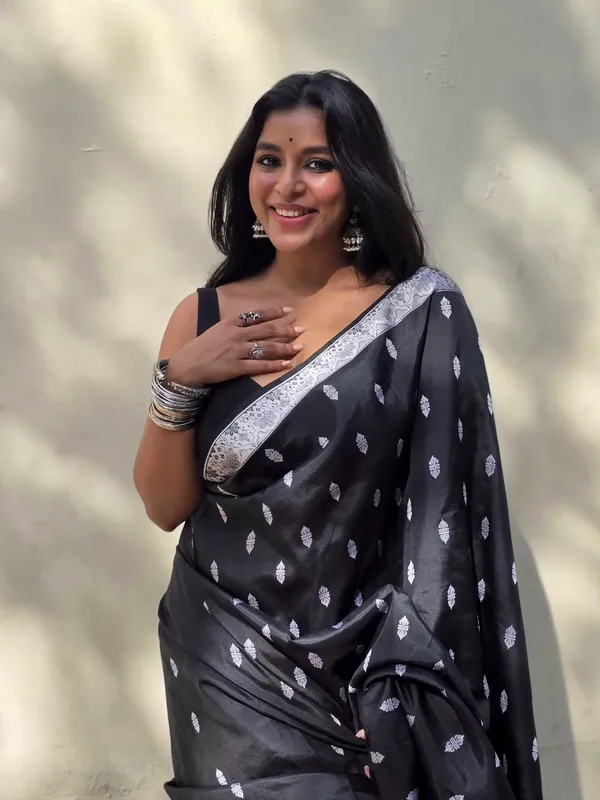 Soft_Lichi_Silk_Saree_with_Unstiched_Blouse_Piece