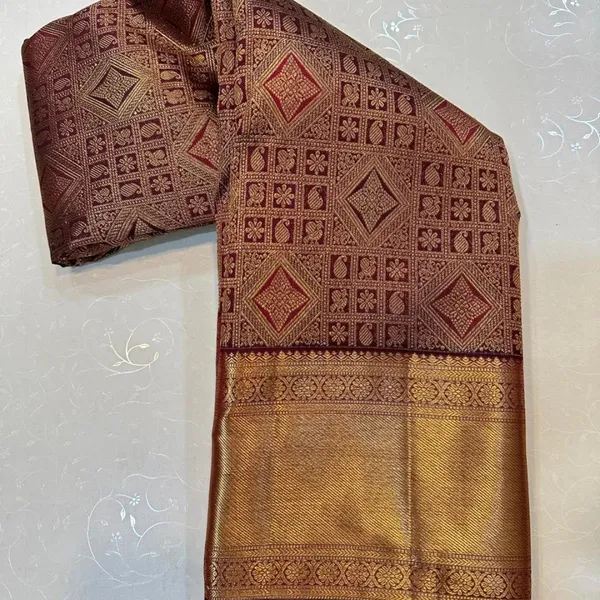 Soft_Lichi_Silk_Saree_with_Unstiched_Blouse_Piece
