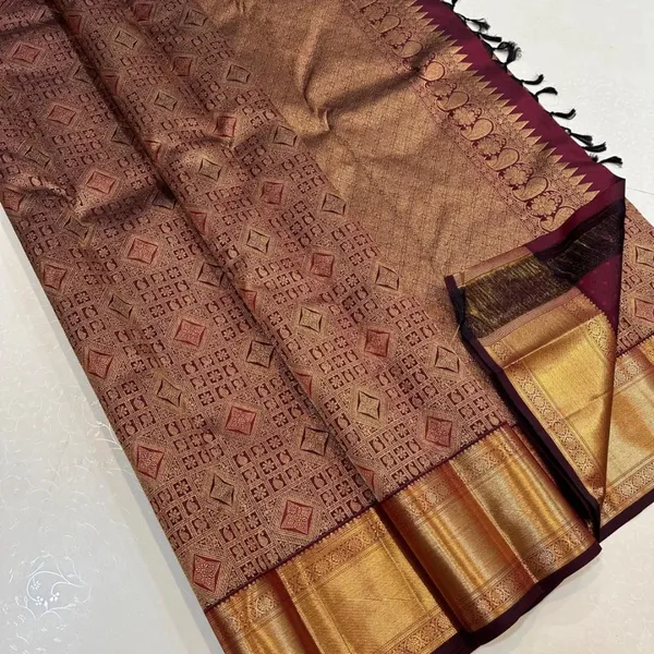 Soft_Lichi_Silk_Saree_with_Unstiched_Blouse_Piece