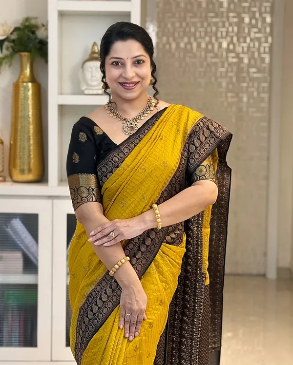 Soft_Banarasi_Lichi_Silk_Saree_with_Unstiched_Blouse_Piece