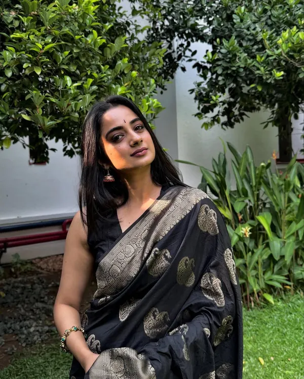 Soft_Banarasi_Lichi_Silk_Saree_with_Unstiched_Blouse_Piece