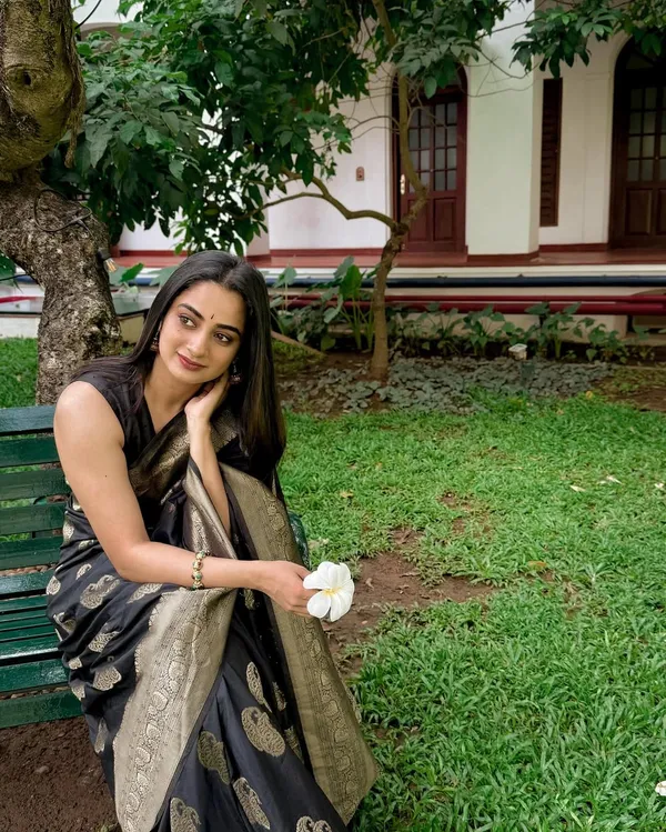 Soft_Banarasi_Lichi_Silk_Saree_with_Unstiched_Blouse_Piece
