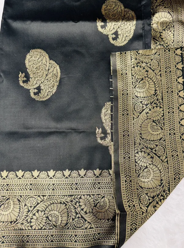 Soft_Banarasi_Lichi_Silk_Saree_with_Unstiched_Blouse_Piece