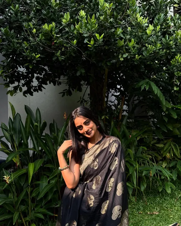 Soft_Banarasi_Lichi_Silk_Saree_with_Unstiched_Blouse_Piece