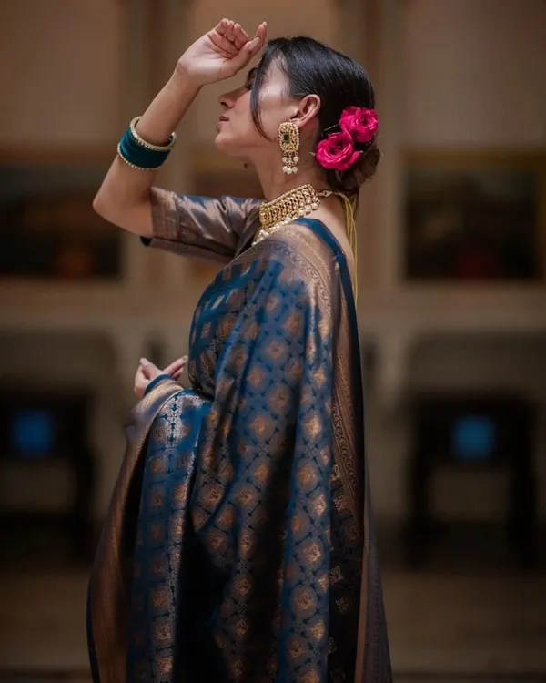 Soft_Banarasi_Lichi_Silk_Saree_with_Unstiched_Blouse_Piece
